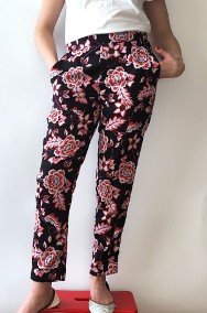 Nowe spodnie Guess S 26 XS satyna czarna różowe kwiaty na lato-2