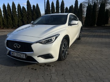 Q30 wersja europejska, stan bardzo dobry-Okazja 