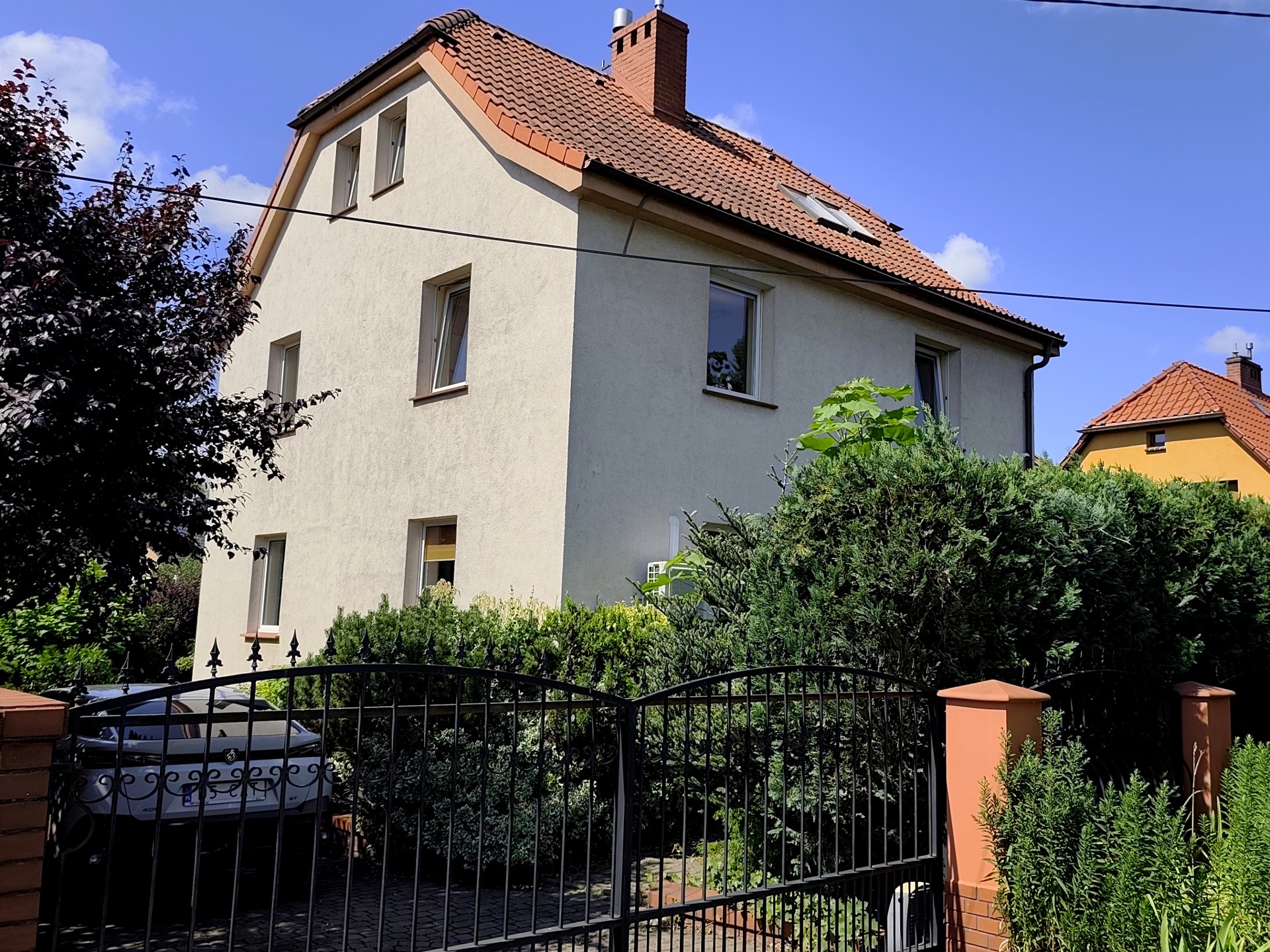 Funkcjonalny doinwestowany dom 310m2 z ogrodem gotowy do zamieszkania