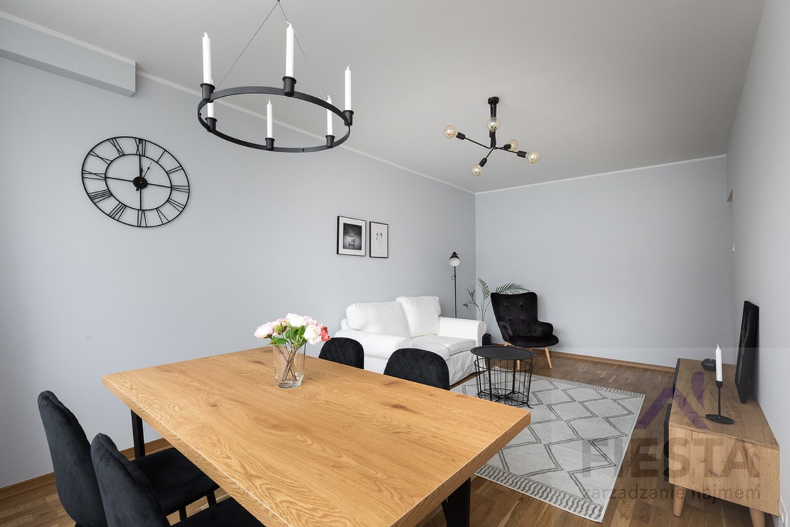 3 pokoje/ ul. Bonifraterska/ 61 m²/ od 01.08 - Widok 2
