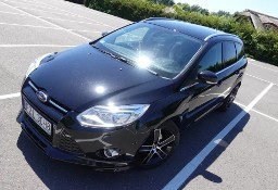 Ford Focus III Ford Focus 1.6 TDCi Titanium ECOnetic Sam parkuje Ambiente ST-line