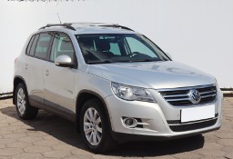 Volkswagen Tiguan , Salon Polska, Klimatronic, Parktronic,ALU