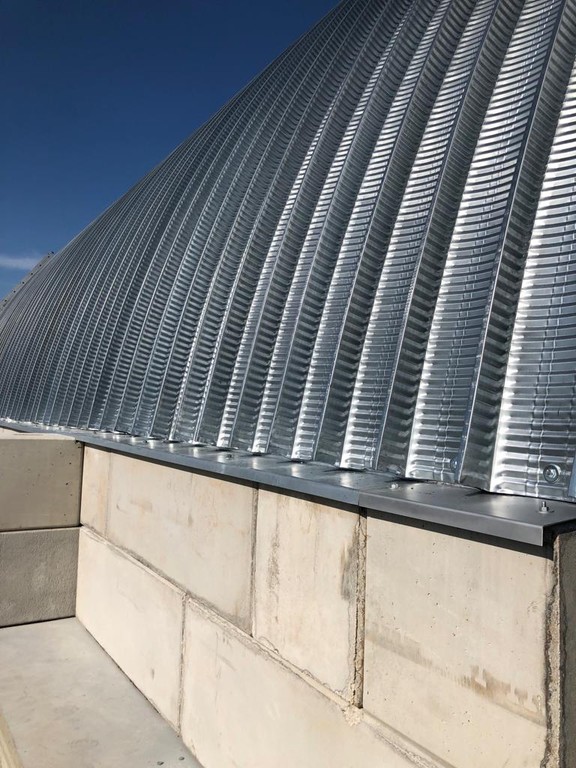Wybetonowana, ogrodzona, oświetlona działka wraz z halą 384 m² tuż przy A4 – pohled 3
