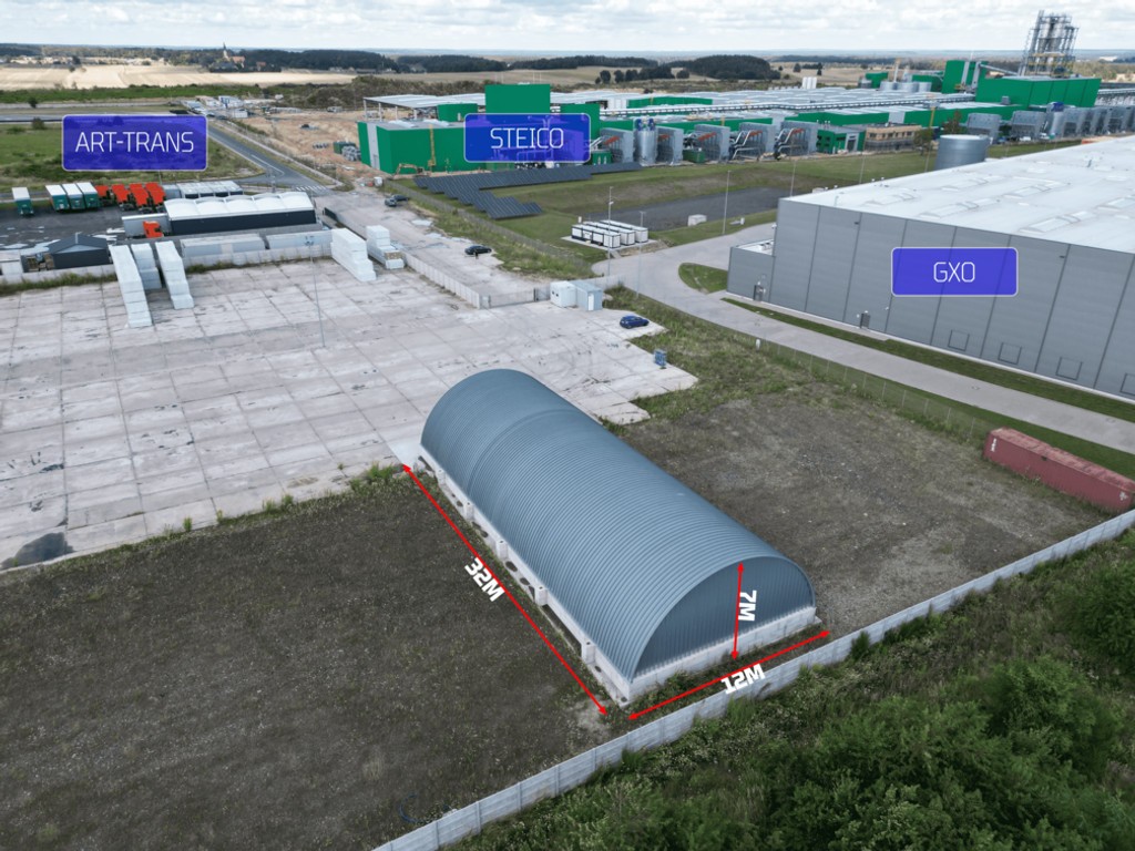 Wybetonowana, ogrodzona, oświetlona działka wraz z halą 384 m² tuż przy A4 – další