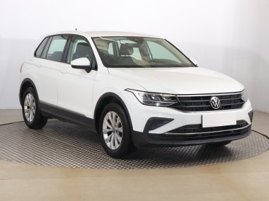 Volkswagen Tiguan , Salon Polska, Serwis ASO, VAT 23%, Klima, Tempomat,-1