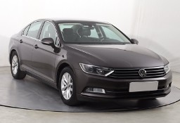 Volkswagen Passat B8 , Salon Polska, Tempomat, Parktronic, Podgrzewane siedzienia
