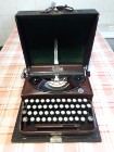 Maszyna do pisania Erika Neuman, walizkowa 33x31x14 cm, z polską klawiaturą,