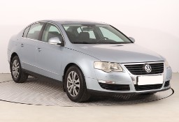 Volkswagen Passat B6 , Klimatronic, Tempomat, Parktronic, Podgrzewane siedzienia,