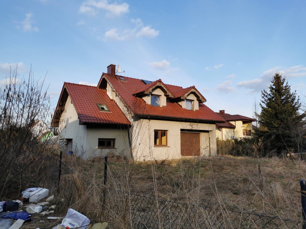 OKAZJA Inwestycyjna- dom 166 m.kw.; działka 700 m.kw. za 75% wartości