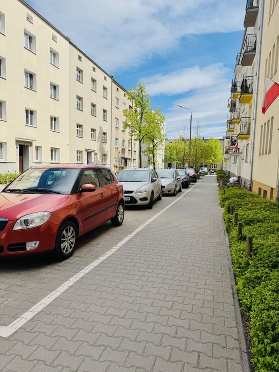 3 pokoje w bloku z cegły na Łazarzu.
