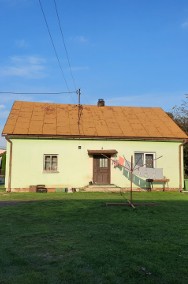 Dom w Piskorowicach z budynkami gospodarczymi -2