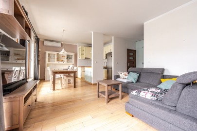 Unikatowe, dwupiętrowe mieszkanie z dużym balkonem i tarasem na dachu. Bezpośrednio