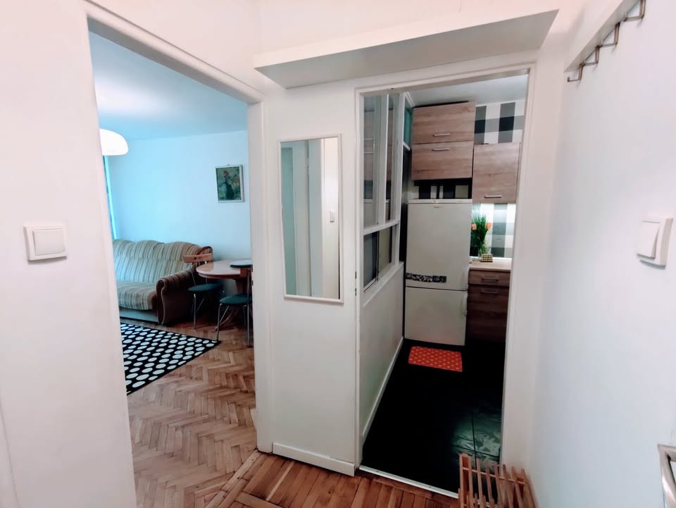 Ciche, w samym centrum 2 pokoje z oddzielną kuchnią - Widok 3