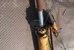 Liebherr 554 - Siłownik Wychyłu Łyźki