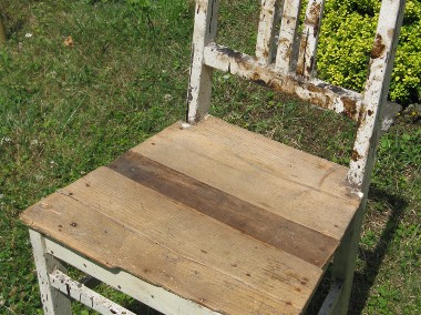Przedwojenny stołek drewniany-1