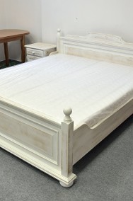łóżko z nowymi materacami i szafkami - jak nowe-2