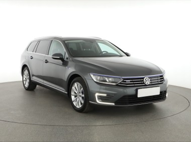 Volkswagen Passat B8 , 1. Właściciel, Serwis ASO, Automat, Navi, Klimatronic,-1