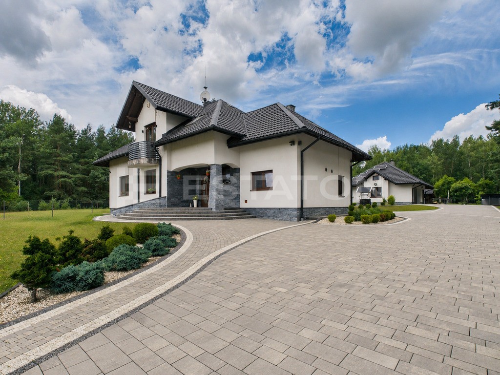 Piękna rezydencja przy lesie 36ar działki