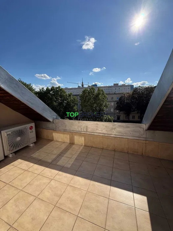 Biuro w centrum przy samym metrze, parking - Więcej