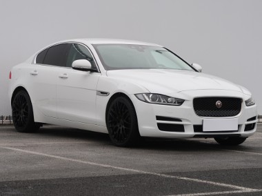 Jaguar XE I , Salon Polska, Serwis ASO, 180 KM, Automat, Skóra, Navi,-1