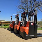 Elektryczny paleciak Toyota Swe niski maszt, podwójne podnoszenie wideł, widłowy