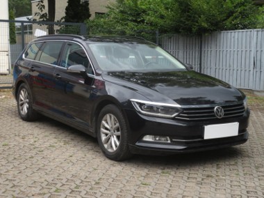 Volkswagen Passat B8 , Salon Polska, Navi, Klima, Klimatronic, Tempomat,-1
