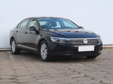 Volkswagen Passat B8 , Salon Polska, VAT 23%, Klimatronic, Tempomat, Parktronic-1