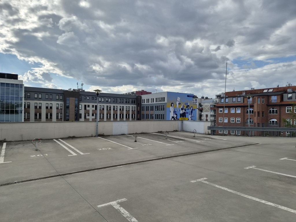 Parking przy Starostwie i ALDI – pohled 3