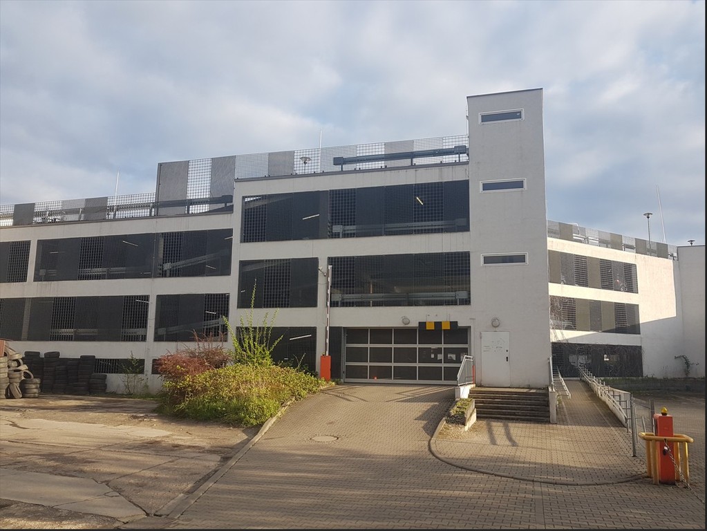 Parking przy Starostwie i ALDI – další