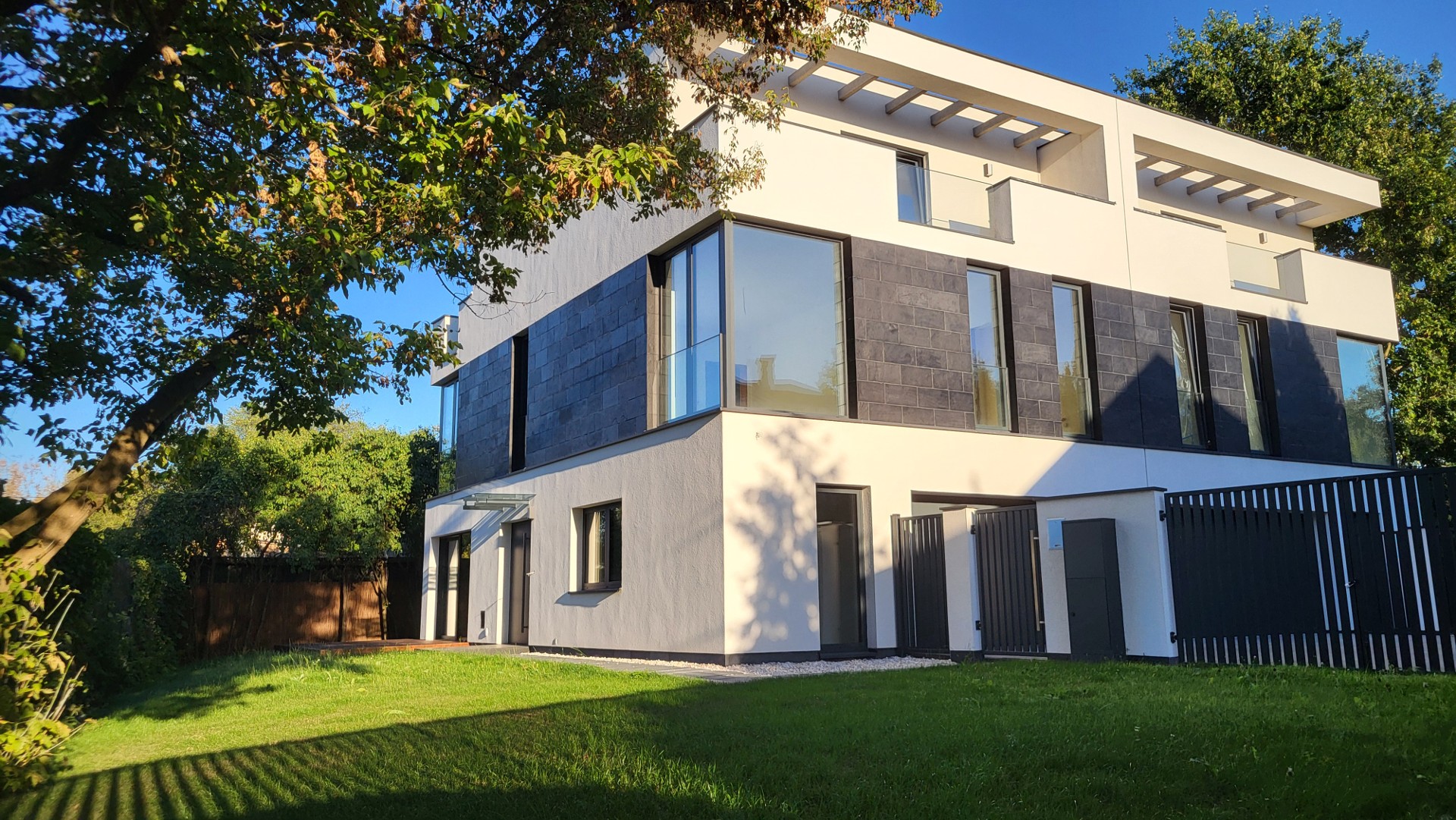 WYJĄTKOWY DOM PREMIUM | STAN DEVELOPERSKI | MŁOCINY | 237 m² | GARAŻ NA 2 AUTA + 2 miejsca postojowe | DZIAŁKA 428 m² I 2 LOGGIE 30m2