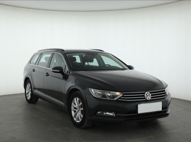 Volkswagen Passat B8 , Automat, Navi, Klimatronic, Tempomat, Parktronic,-1