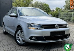 Volkswagen Jetta VI Climatronic PDC Navi Gwarancja