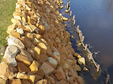 Kamień na umocnienie brzegów skarp zbiorników retencyjnych stawu jeziora rzeki -1
