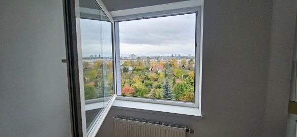 Kawalerka z widokiem 5 min od Parku Sołackiego plus piwnica 9m2