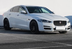 Jaguar XE I , Salon Polska, Serwis ASO, 180 KM, Automat, Skóra, Navi,