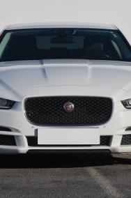 Jaguar XE I , Salon Polska, Serwis ASO, 180 KM, Automat, Skóra, Navi,-2