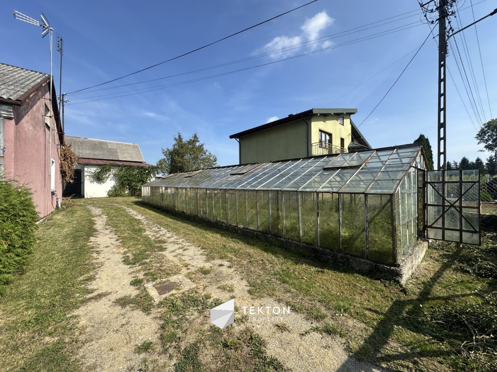 Dom z dużą działką i budynkami gospodarczymi - Widok 5