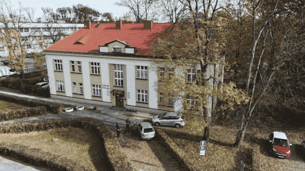 biurowiec na sprzedaż