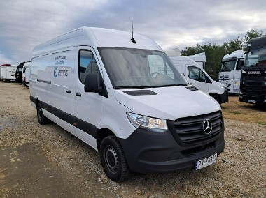 Mercedes-Benz Sprinter-1