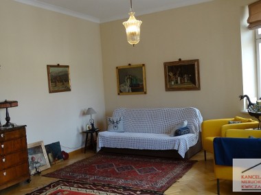 Apartament z widokiem na Rynek w Cieszynie.-1