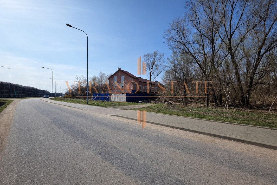 DZIAŁKA INWESTYCYJNA – MARKI | PRZY TRASIE S8 – pohled 2