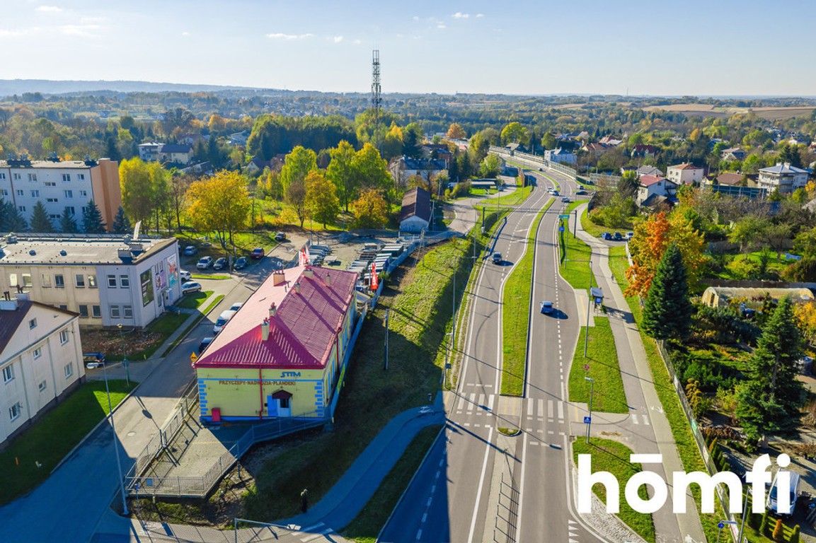 Budynek handlowo-usługowy 292 m²| Parking - Widok 2