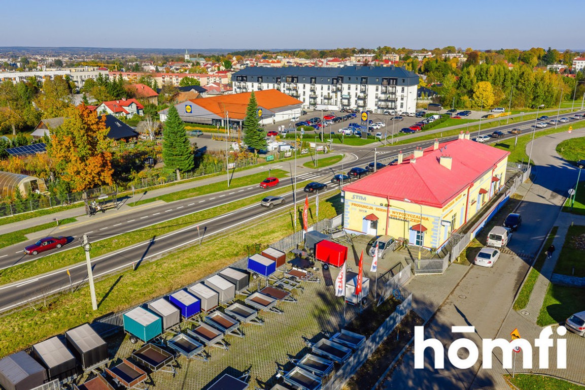 Budynek handlowo-usługowy 292 m²| Parking - Widok 4