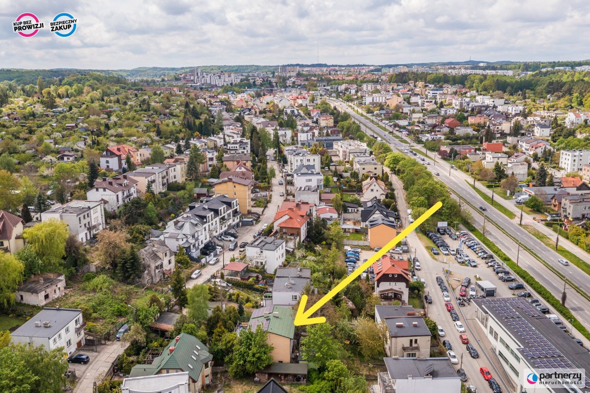 Kilka budynków gosp. | 13KW foto | Urządzony ogród
