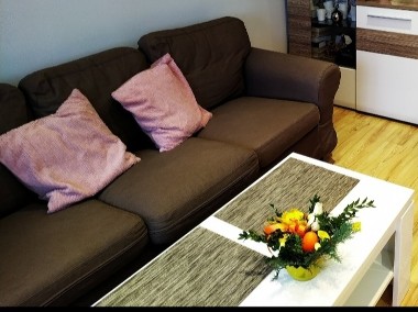 Wygodna sofa + biały stolik gratis-1