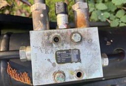 Manitou 1335 - kostka siłownika łapy zawór równoważący 295253 R930007039