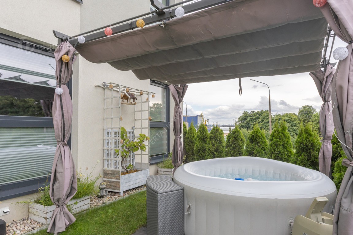 4 pok. słoneczne mieszkanie z ogródkiem i jacuzzi