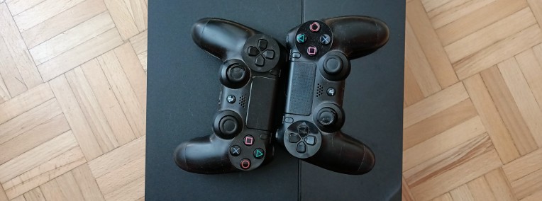PS4 + 2 kontrolery-1