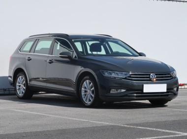 Volkswagen Passat B8 , Salon Polska, Serwis ASO, Automat, Navi, Klimatronic,-1