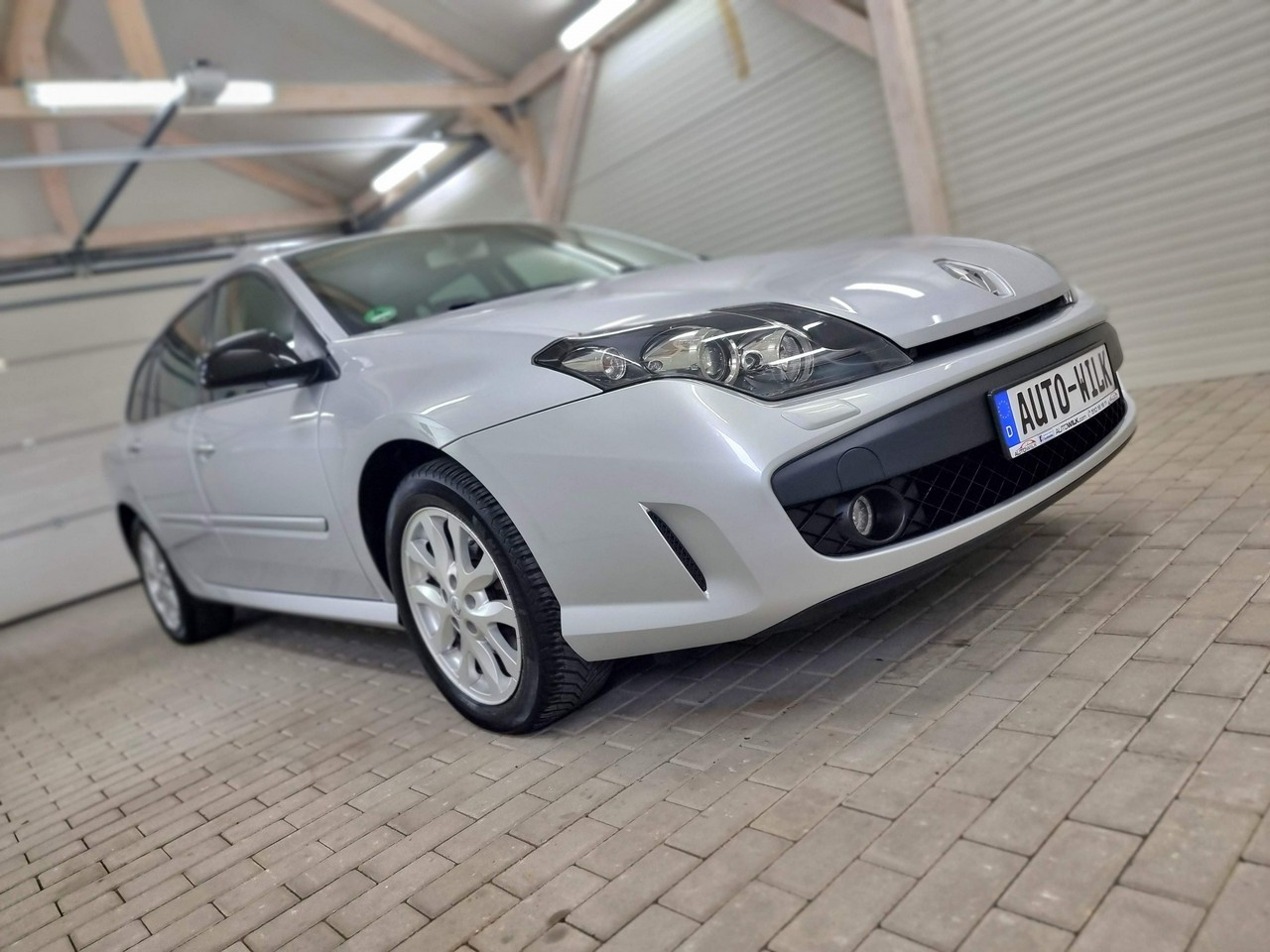 Renault Laguna III 2.0 i (140 KM) GrandTour Dynamique